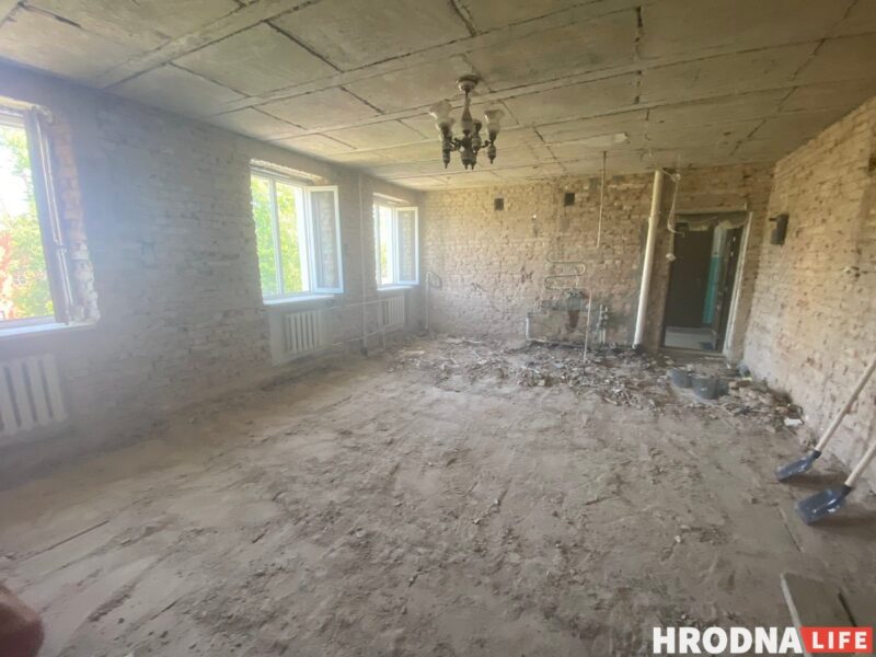 Японские сюжеты и жёлтый кирпич. Дизайнерка — о жизни нескольких поколений в одной квартире