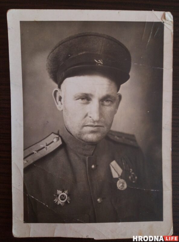 Японские сюжеты и жёлтый кирпич. Дизайнерка — о жизни нескольких поколений в одной квартире