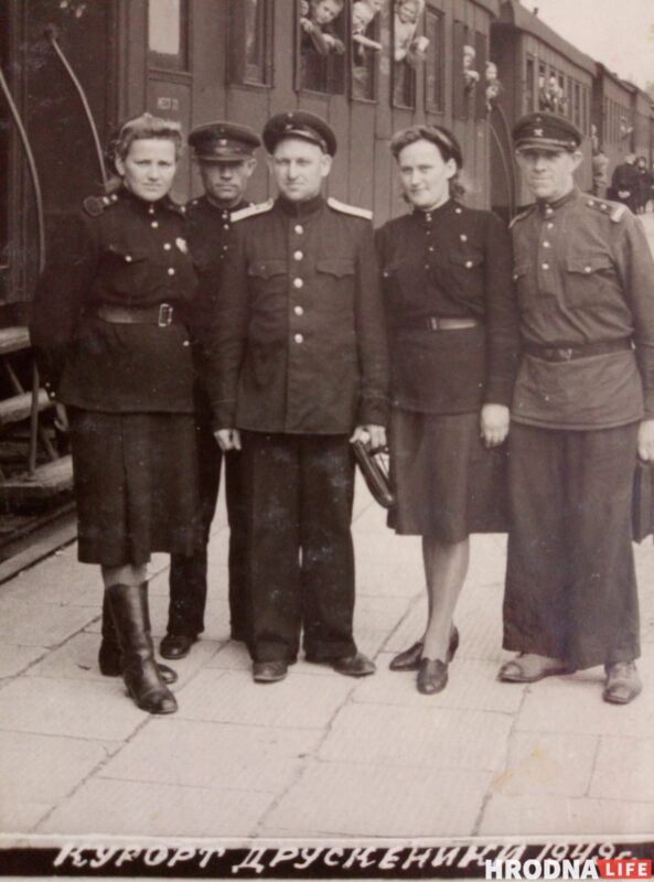 Японские сюжеты и жёлтый кирпич. Дизайнерка — о жизни нескольких поколений в одной квартире