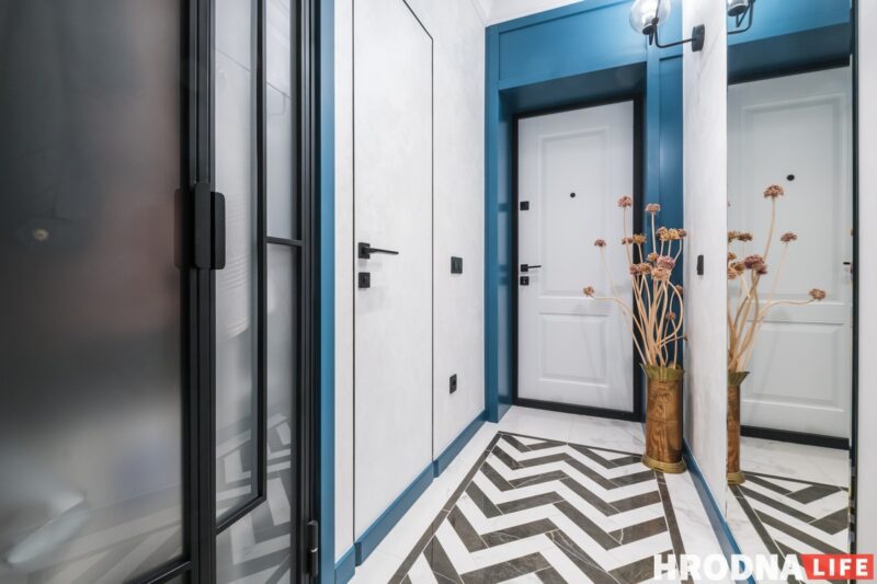 Японские сюжеты и жёлтый кирпич. Дизайнерка — о жизни нескольких поколений в одной квартире