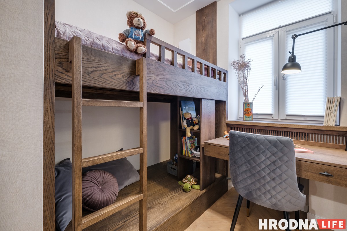 Японские сюжеты и жёлтый кирпич. Дизайнерка — о жизни нескольких поколений в одной квартире