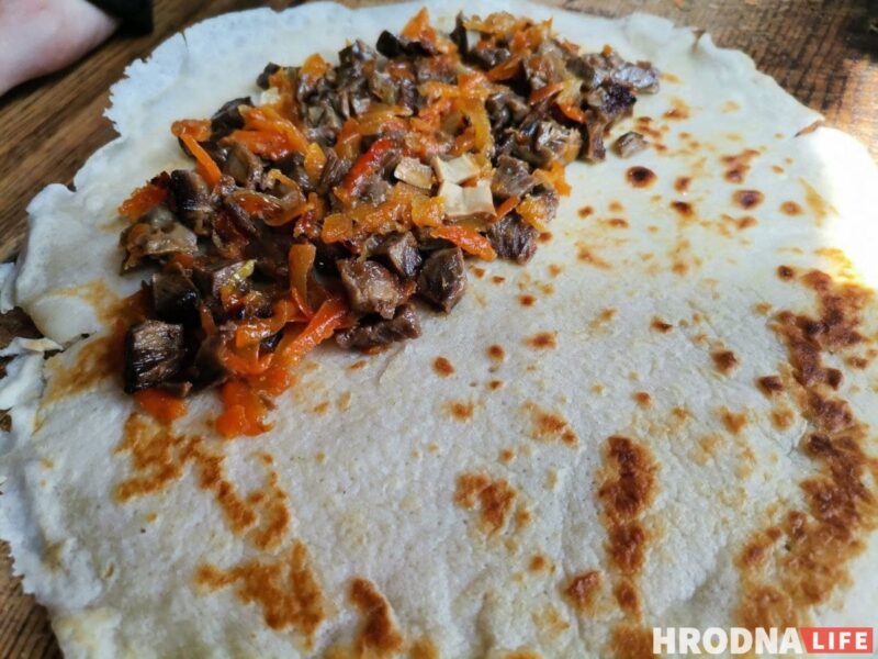 Гатуй хутка, еш павольна. Блінцы з начынкай для нядзельнага сняданку