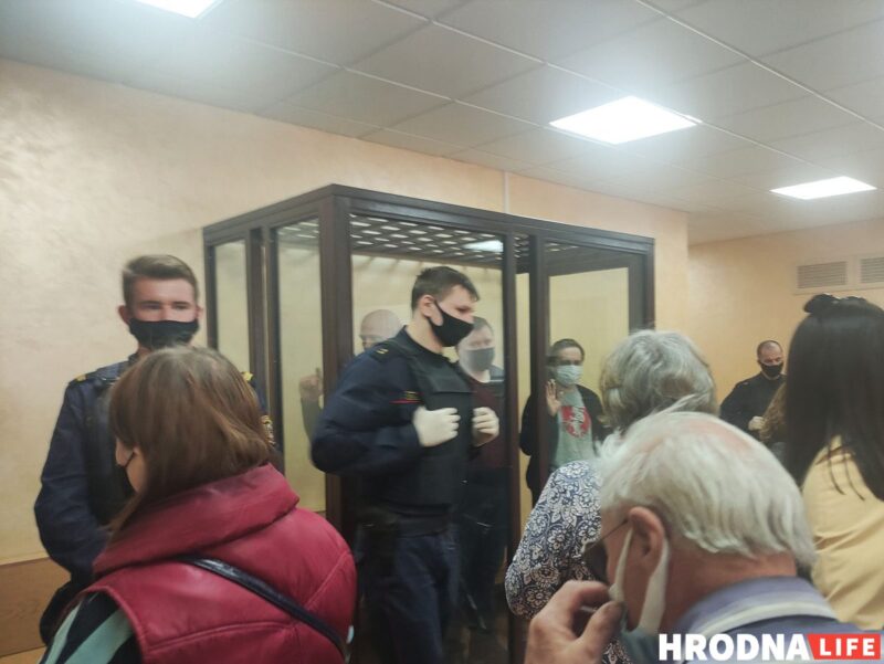 Обвиняемые по "делу Тихановского". Суд в Гродно. Фото: Елена Ковальчук