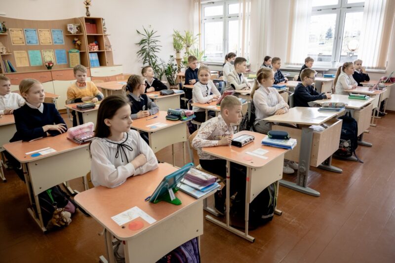 «Мама, разбуди меня в 7 утра, чтобы я успел повторить или решить пример». В гродненской школе дети с инвалидностью с радостью идут на занятия