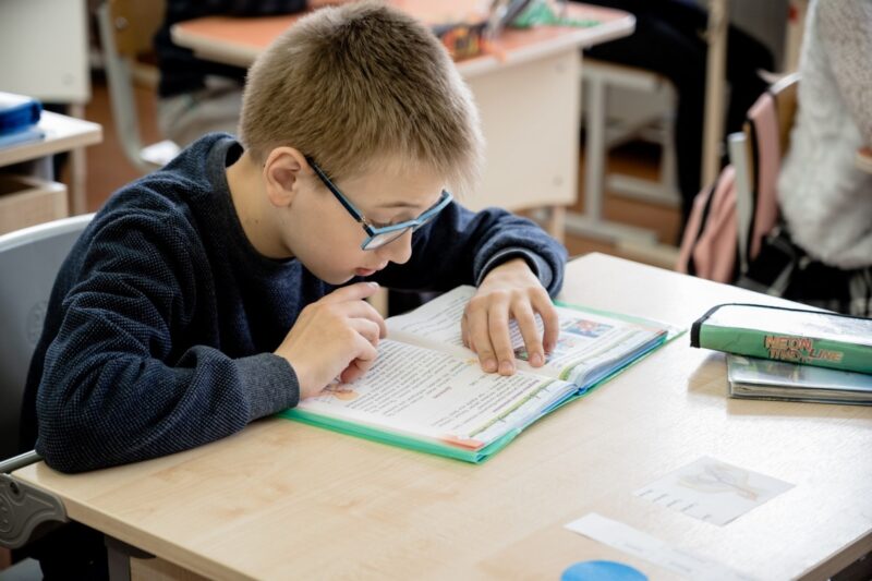«Мама, разбуди меня в 7 утра, чтобы я успел повторить или решить пример». В гродненской школе дети с инвалидностью с радостью идут на занятия