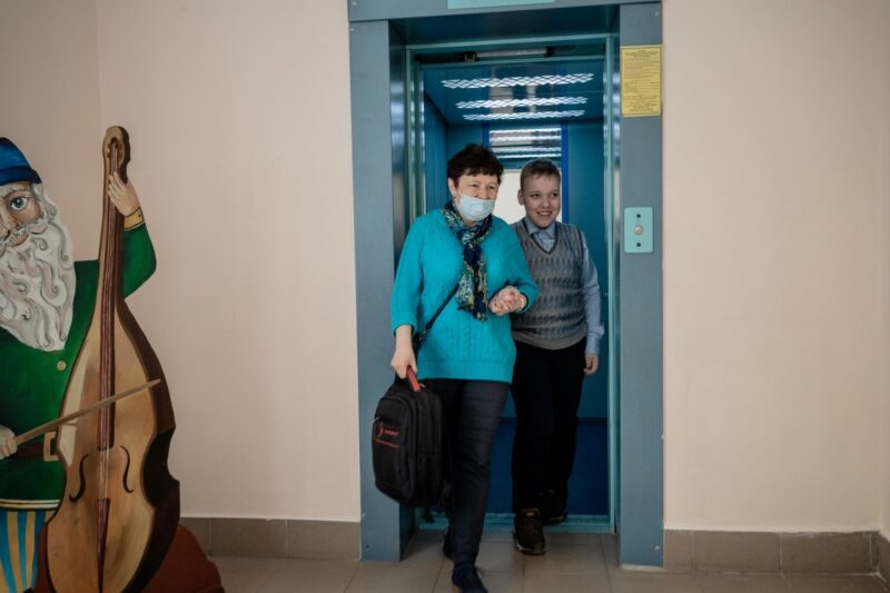 «Мама, разбуди меня в 7 утра, чтобы я успел повторить или решить пример». В гродненской школе дети с инвалидностью с радостью идут на занятия