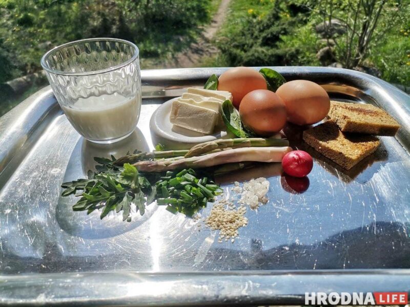 Готовь быстро, ешь медленно. Омлет с творожным сыром для воскресного завтрака