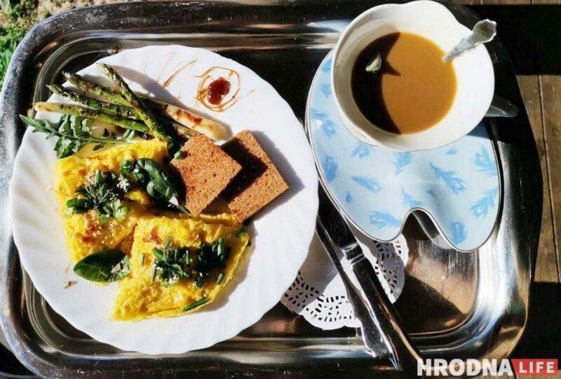 Готовь быстро, ешь медленно. Омлет с творожным сыром для воскресного завтрака