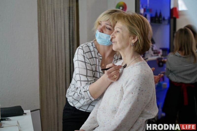 "По блату на обложку". Гродненки 50+ снялись для каталога стильных образов