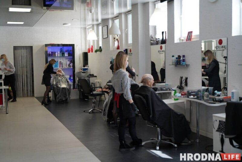 "По блату на обложку". Гродненки 50+ снялись для каталога стильных образов