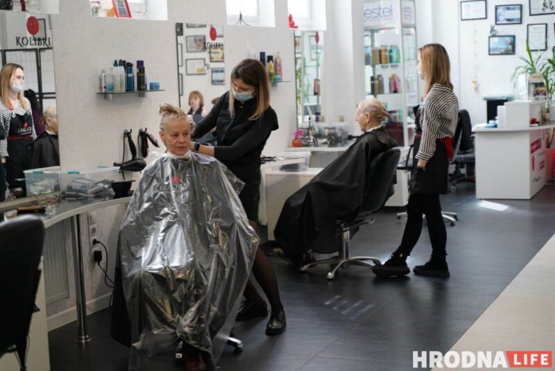 "По блату на обложку". Гродненки 50+ снялись для каталога стильных образов