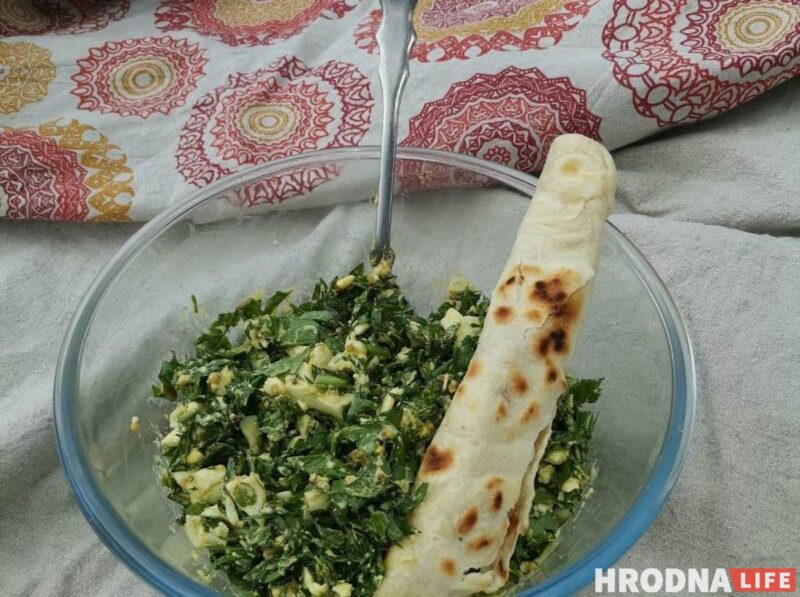 Готовь быстро, ешь медленно. Салат из дикоросов и домашний лаваш для воскресного завтрака