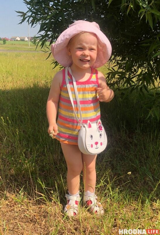 Легкая одежда,чистая вода и полезная еда. Как помочь ребенку перенести жару