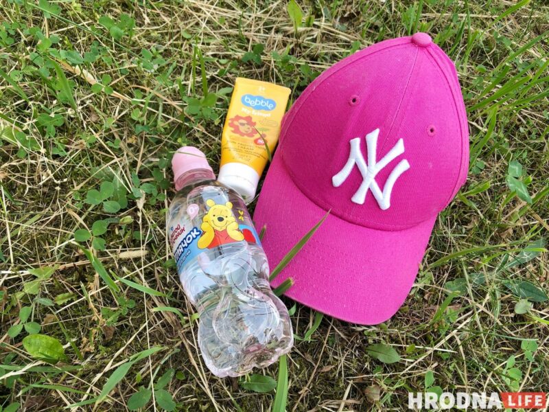 Легкая одежда,чистая вода и полезная еда. Как помочь ребенку перенести жару