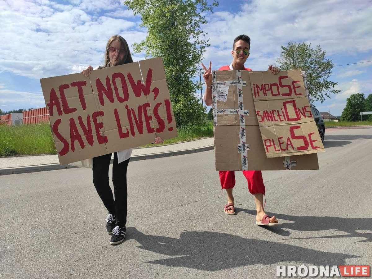 «Вызваліце палітвязняў і адкрыйце мяжы». На польска-беларускай мяжы пачаўся намётавы мітынг