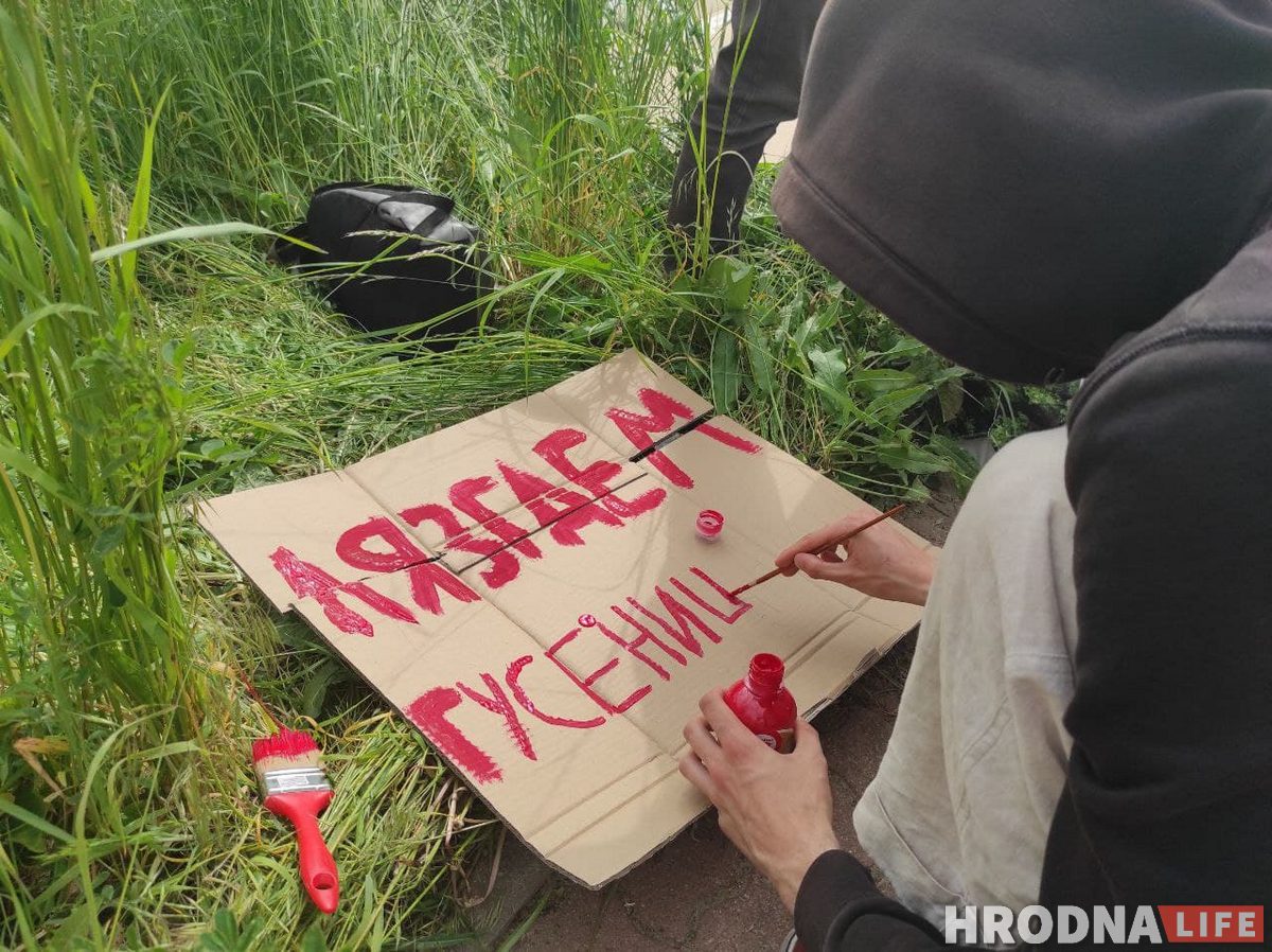 «Вызваліце палітвязняў і адкрыйце мяжы». На польска-беларускай мяжы пачаўся намётавы мітынг