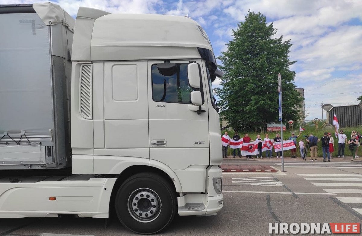 «Вызваліце палітвязняў і адкрыйце мяжы». На польска-беларускай мяжы пачаўся намётавы мітынг