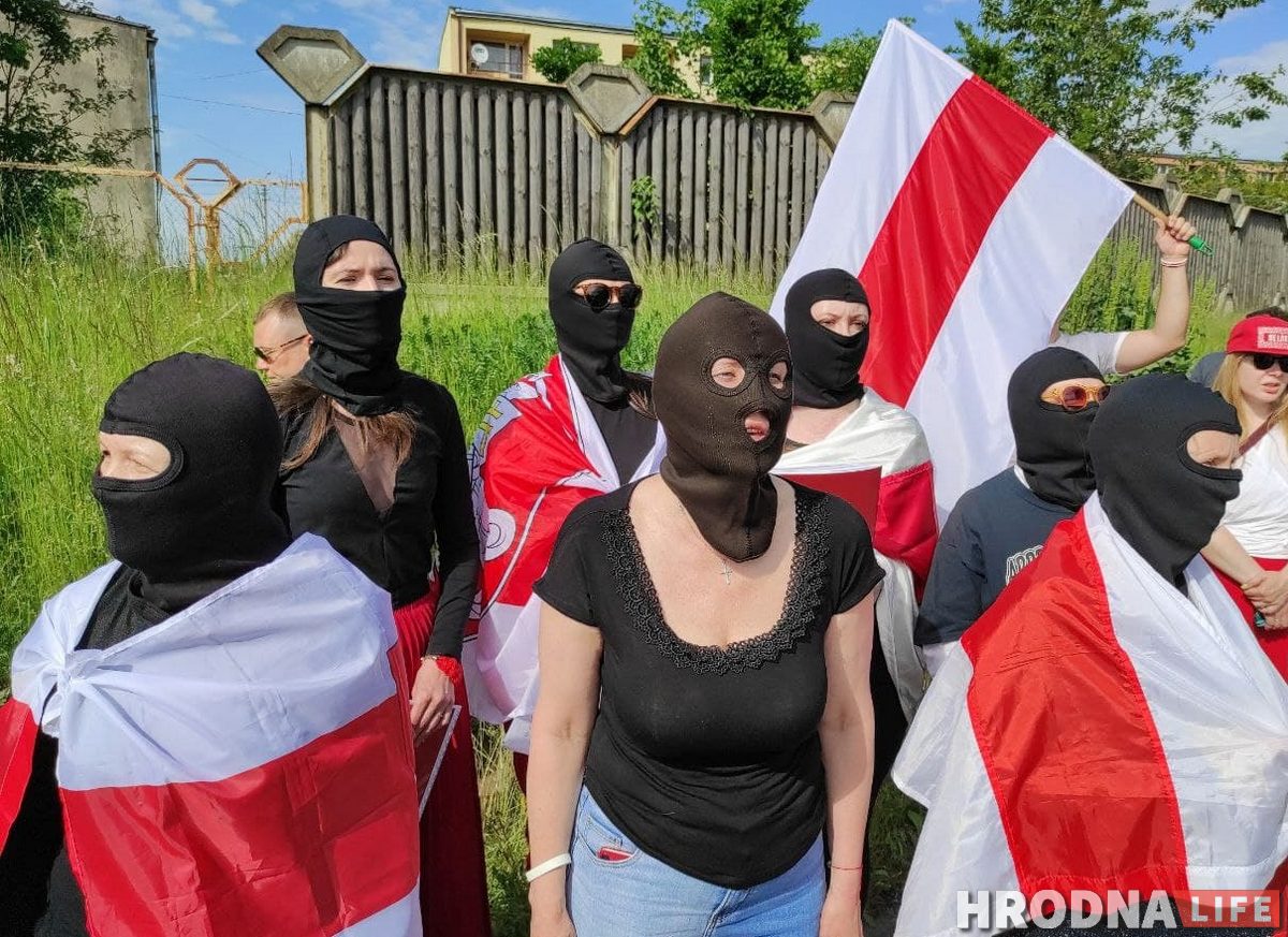 «Вызваліце палітвязняў і адкрыйце мяжы». На польска-беларускай мяжы пачаўся намётавы мітынг