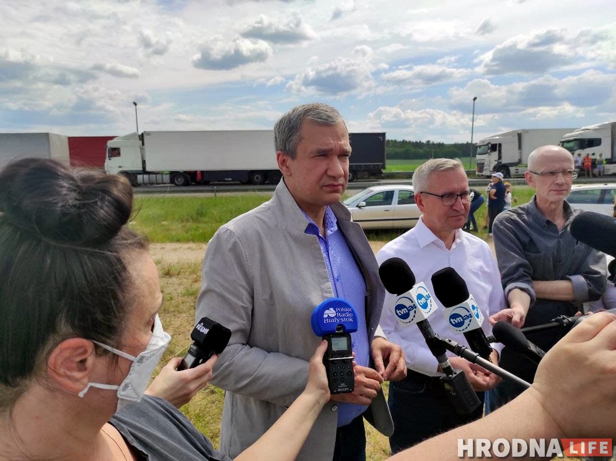 «Вызваліце палітвязняў і адкрыйце мяжы». На польска-беларускай мяжы пачаўся намётавы мітынг