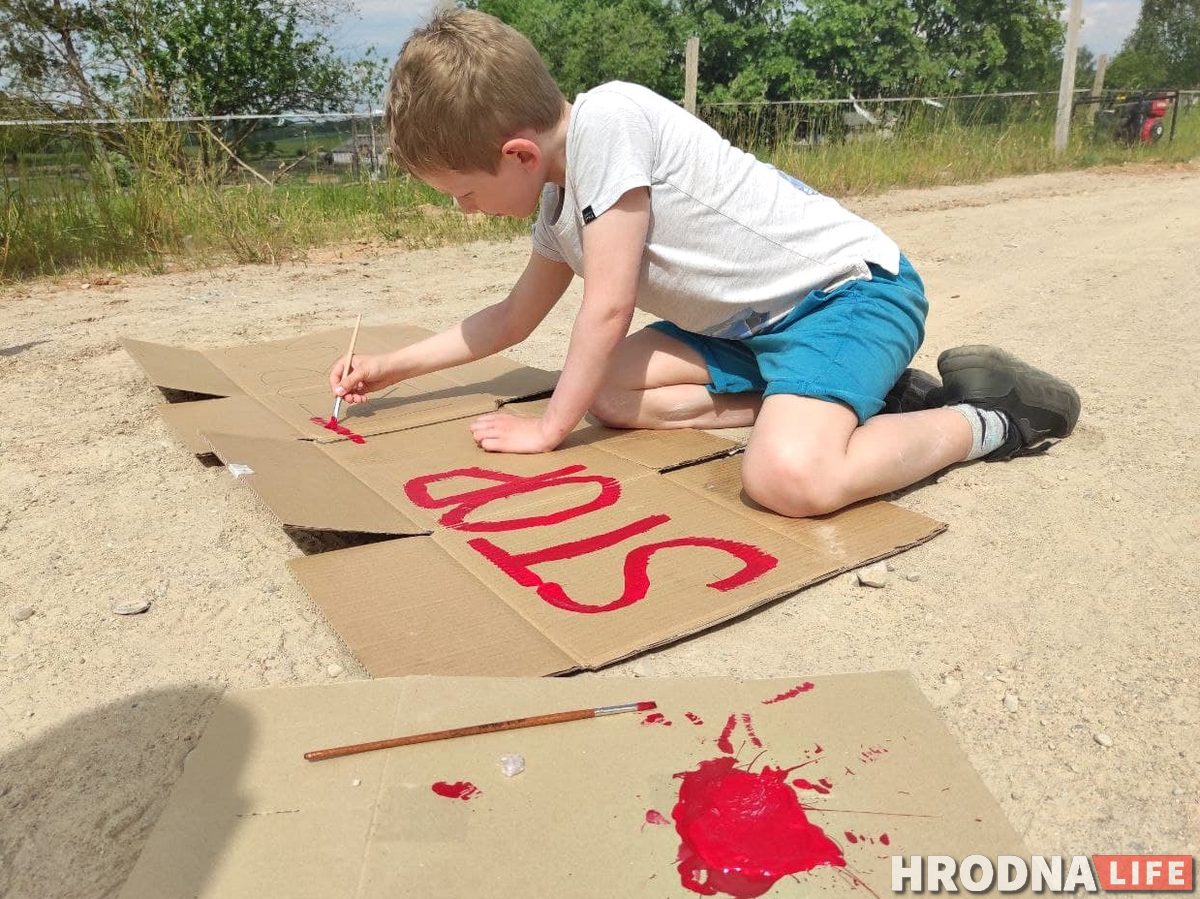 «Вызваліце палітвязняў і адкрыйце мяжы». На польска-беларускай мяжы пачаўся намётавы мітынг