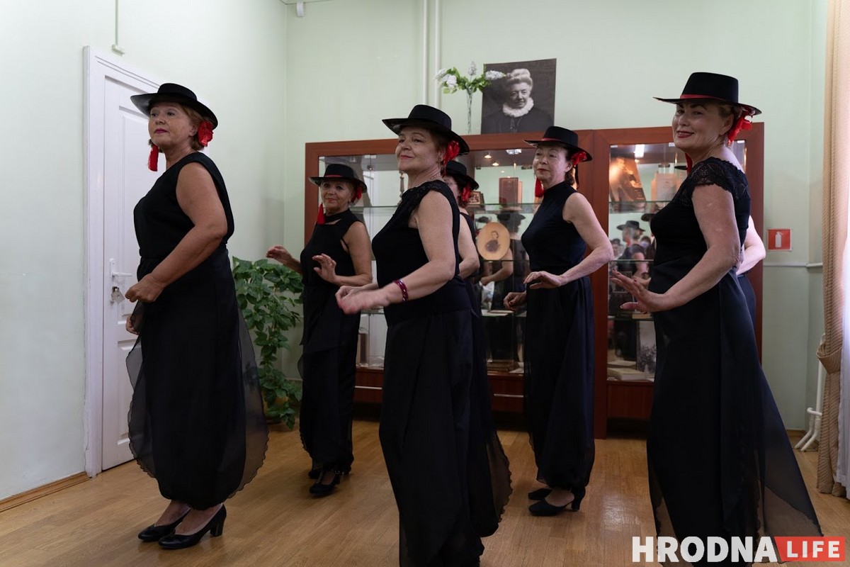 “Пани Элиза была бы счастлива”. Гродненки 50+ станцевали в честь писательницы и снялись для модного каталога