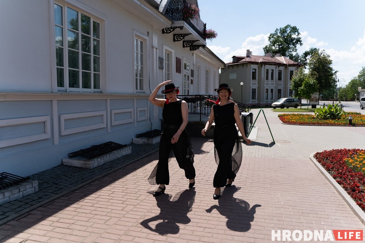 “Пани Элиза была бы счастлива”. Гродненки 50+ станцевали в честь писательницы и снялись для модного каталога