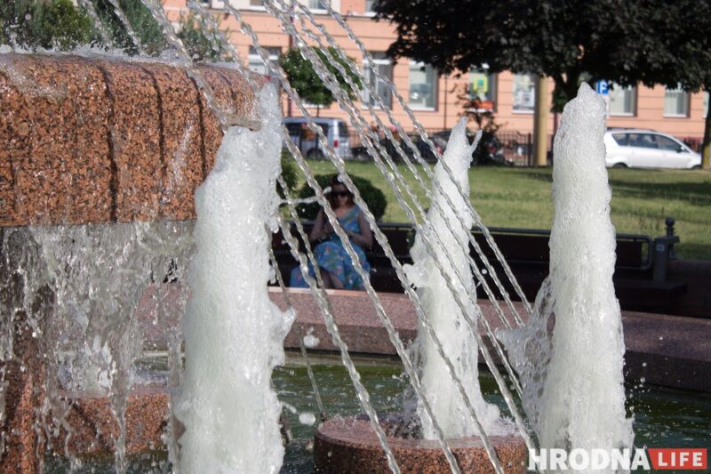 Фонтаны, Нёман и Городничанка. От жары гродненцы прячутся в воду