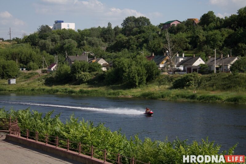 Фонтаны, Нёман и Городничанка. От жары гродненцы прячутся в воду
