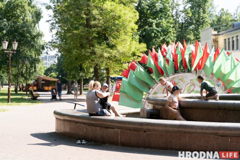 Защитный крем, легкая одежда и много воды. Как гродненцы спасаются от жары, когда температура бьёт рекорды