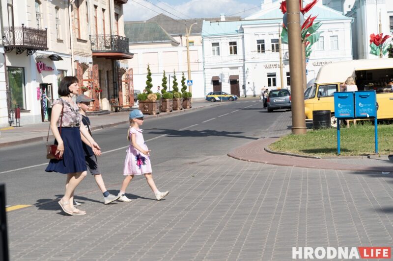 Защитный крем, легкая одежда и много воды. Как гродненцы спасаются от жары, когда температура бьёт рекорды