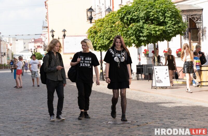 Защитный крем, легкая одежда и много воды. Как гродненцы спасаются от жары, когда температура бьёт рекорды