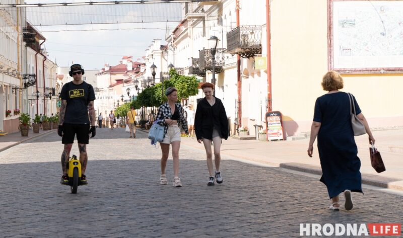 Защитный крем, легкая одежда и много воды. Как гродненцы спасаются от жары, когда температура бьёт рекорды