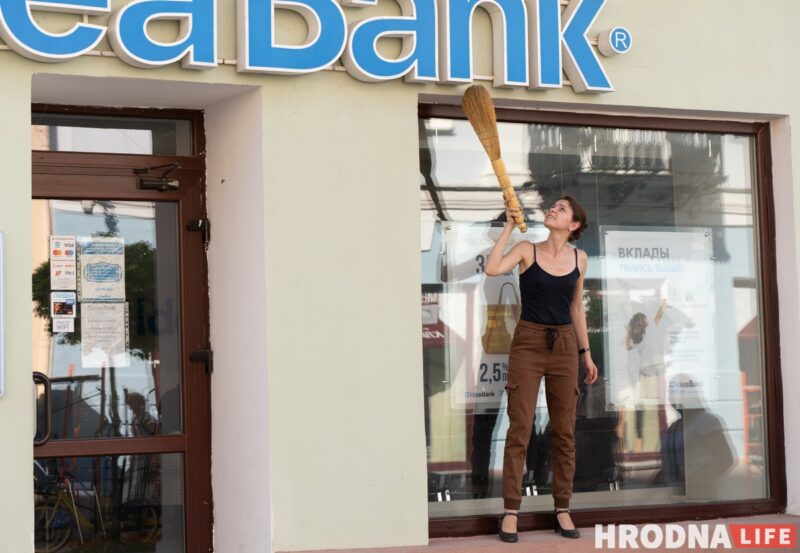 Защитный крем, легкая одежда и много воды. Как гродненцы спасаются от жары, когда температура бьёт рекорды