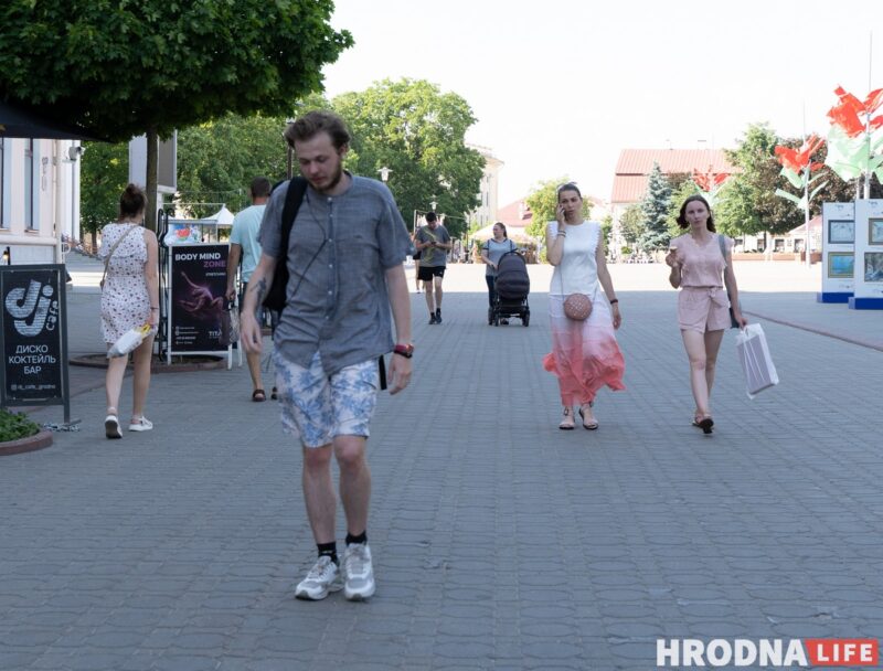 Защитный крем, легкая одежда и много воды. Как гродненцы спасаются от жары, когда температура бьёт рекорды