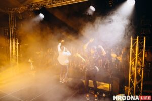 Люди, эмоция, цвет. Смотрите, как выглядит ночная жизнь в Гродно Люди, эмоция, цвет. Смотрите, как выглядит ночная жизнь в Гродно