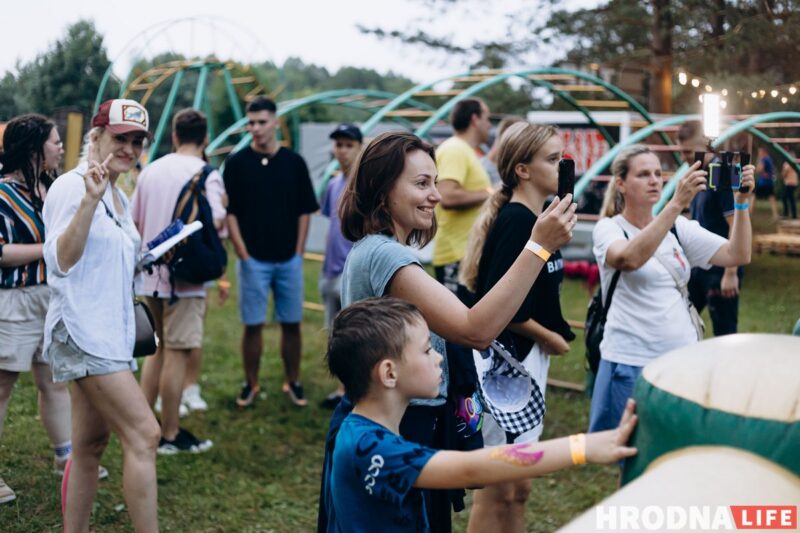 «Движ живет в каждом из нас». Под Сморгонью прошел первый музыкальный фестиваль ДВИЖ, хедлайнеры мероприятия - Nuteki и ARSTON