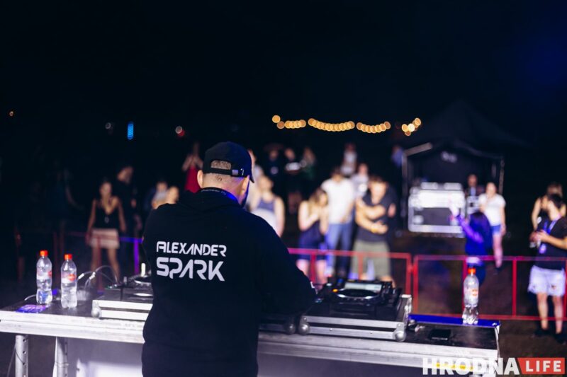 «Движ живет в каждом из нас». Под Сморгонью прошел первый музыкальный фестиваль ДВИЖ, хедлайнеры мероприятия - Nuteki и ARSTON