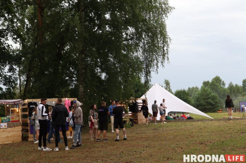 «Движ живет в каждом из нас». Под Сморгонью прошел первый музыкальный фестиваль ДВИЖ, хедлайнеры мероприятия - Nuteki и ARSTON