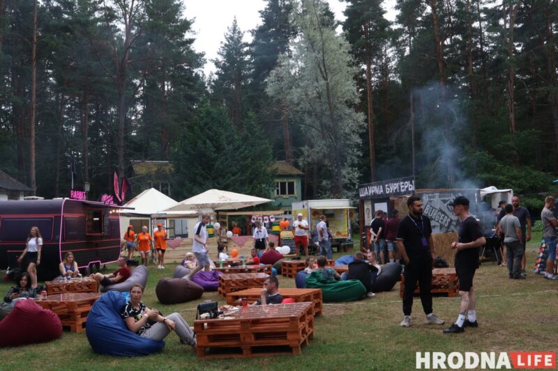 «Движ живет в каждом из нас». Под Сморгонью прошел первый музыкальный фестиваль ДВИЖ, хедлайнеры мероприятия - Nuteki и ARSTON