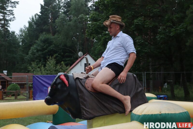 «Движ живет в каждом из нас». Под Сморгонью прошел первый музыкальный фестиваль ДВИЖ, хедлайнеры мероприятия - Nuteki и ARSTON