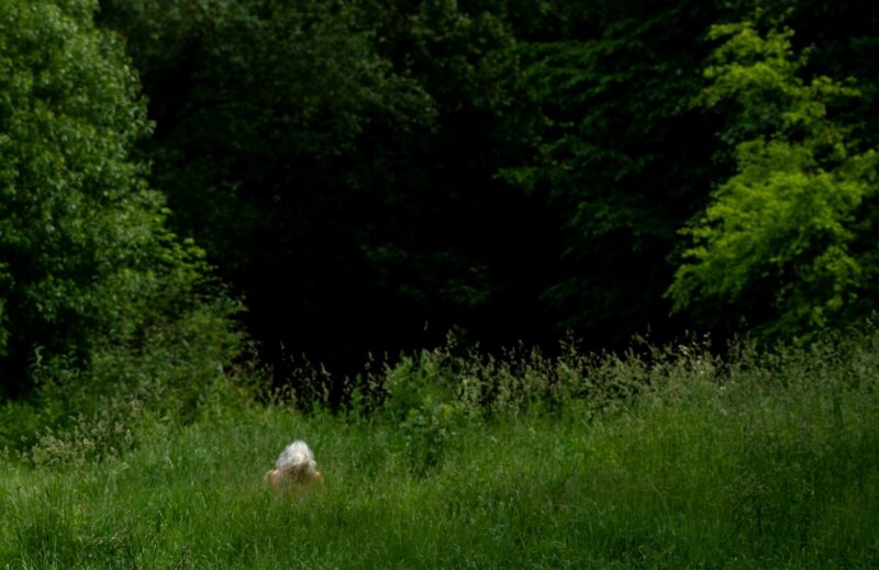 "Связь со спутниками потеряна". Александр Саенко - о новой выставке, "подводном плавании" и призрачной надежде