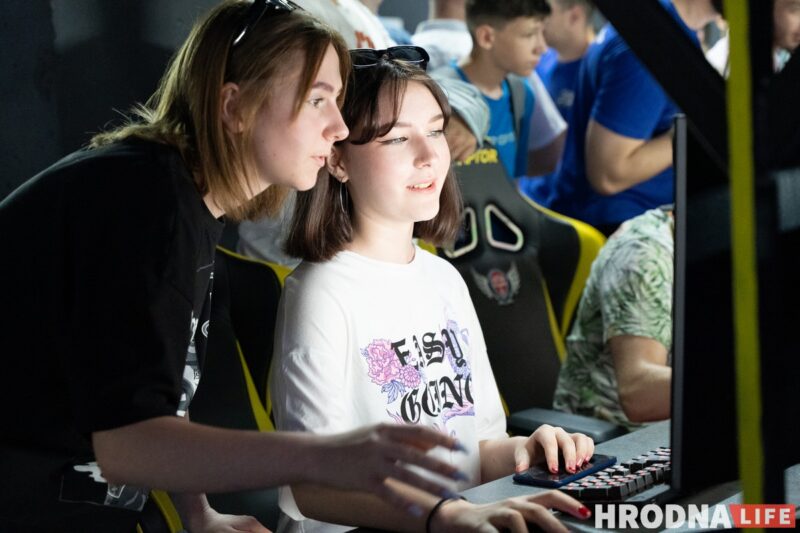 Хлопец з "Матрыцы", рэванш з клавіятурай і паляванне на мышэй. У Гродне адкрылі кіберарэну "Skynet"