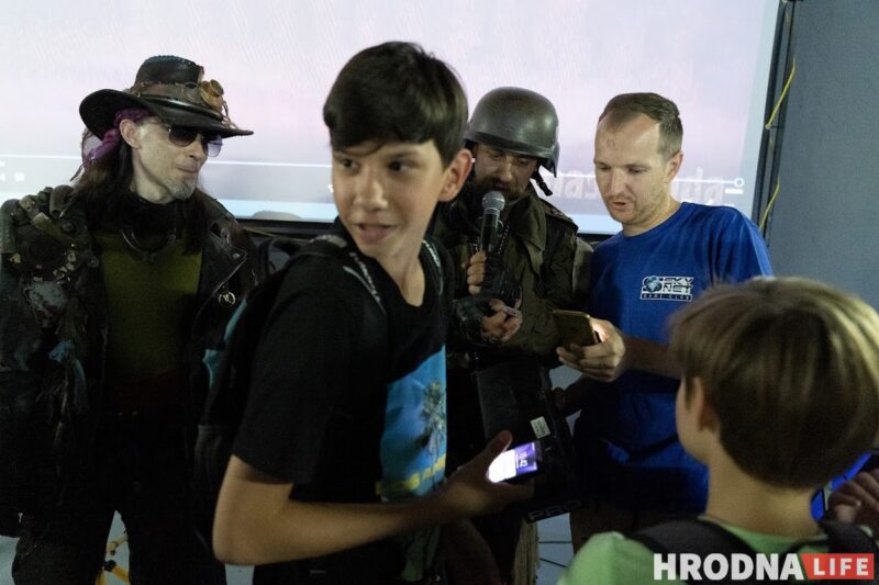 Хлопец з "Матрыцы", рэванш з клавіятурай і паляванне на мышэй. У Гродне адкрылі кіберарэну "Skynet"