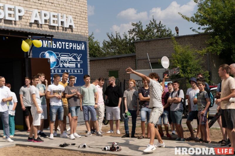 Хлопец з "Матрыцы", рэванш з клавіятурай і паляванне на мышэй. У Гродне адкрылі кіберарэну "Skynet"