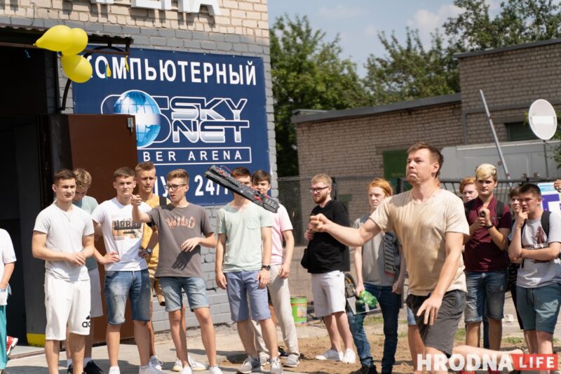 Хлопец з "Матрыцы", рэванш з клавіятурай і паляванне на мышэй. У Гродне адкрылі кіберарэну "Skynet"