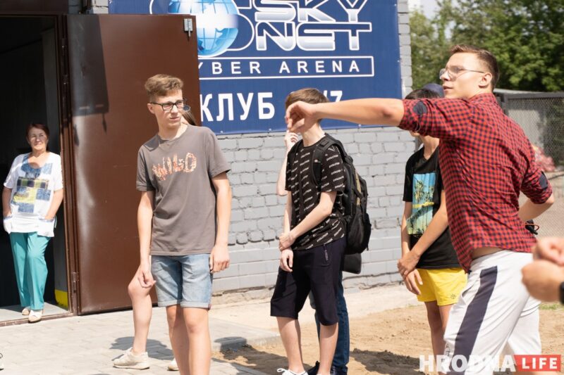 Хлопец з "Матрыцы", рэванш з клавіятурай і паляванне на мышэй. У Гродне адкрылі кіберарэну "Skynet"