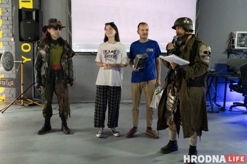 Хлопец з "Матрыцы", рэванш з клавіятурай і паляванне на мышэй. У Гродне адкрылі кіберарэну "Skynet"