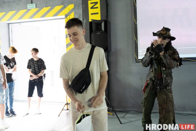 Хлопец з "Матрыцы", рэванш з клавіятурай і паляванне на мышэй. У Гродне адкрылі кіберарэну "Skynet"