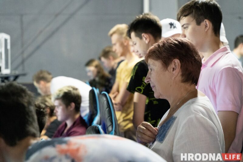 Хлопец з "Матрыцы", рэванш з клавіятурай і паляванне на мышэй. У Гродне адкрылі кіберарэну "Skynet"