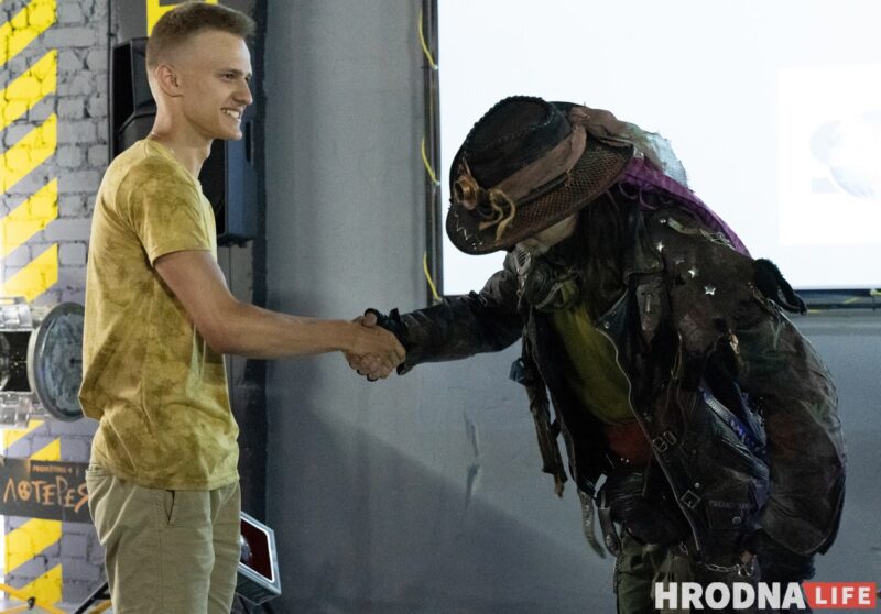 Хлопец з "Матрыцы", рэванш з клавіятурай і паляванне на мышэй. У Гродне адкрылі кіберарэну "Skynet"